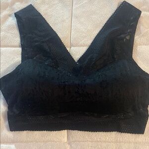 Black Soft Lace V-Neck Push-Up Bralette NEW